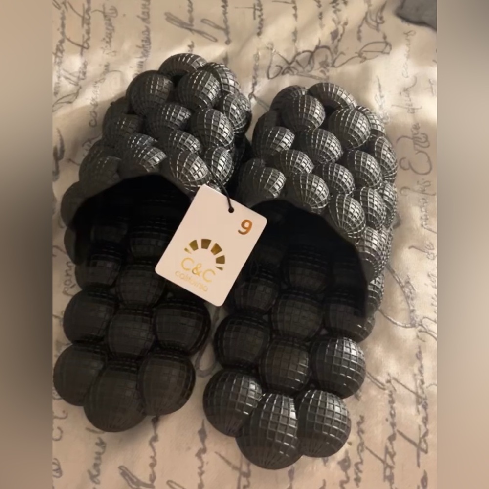 Black bubble slides, there from madrag